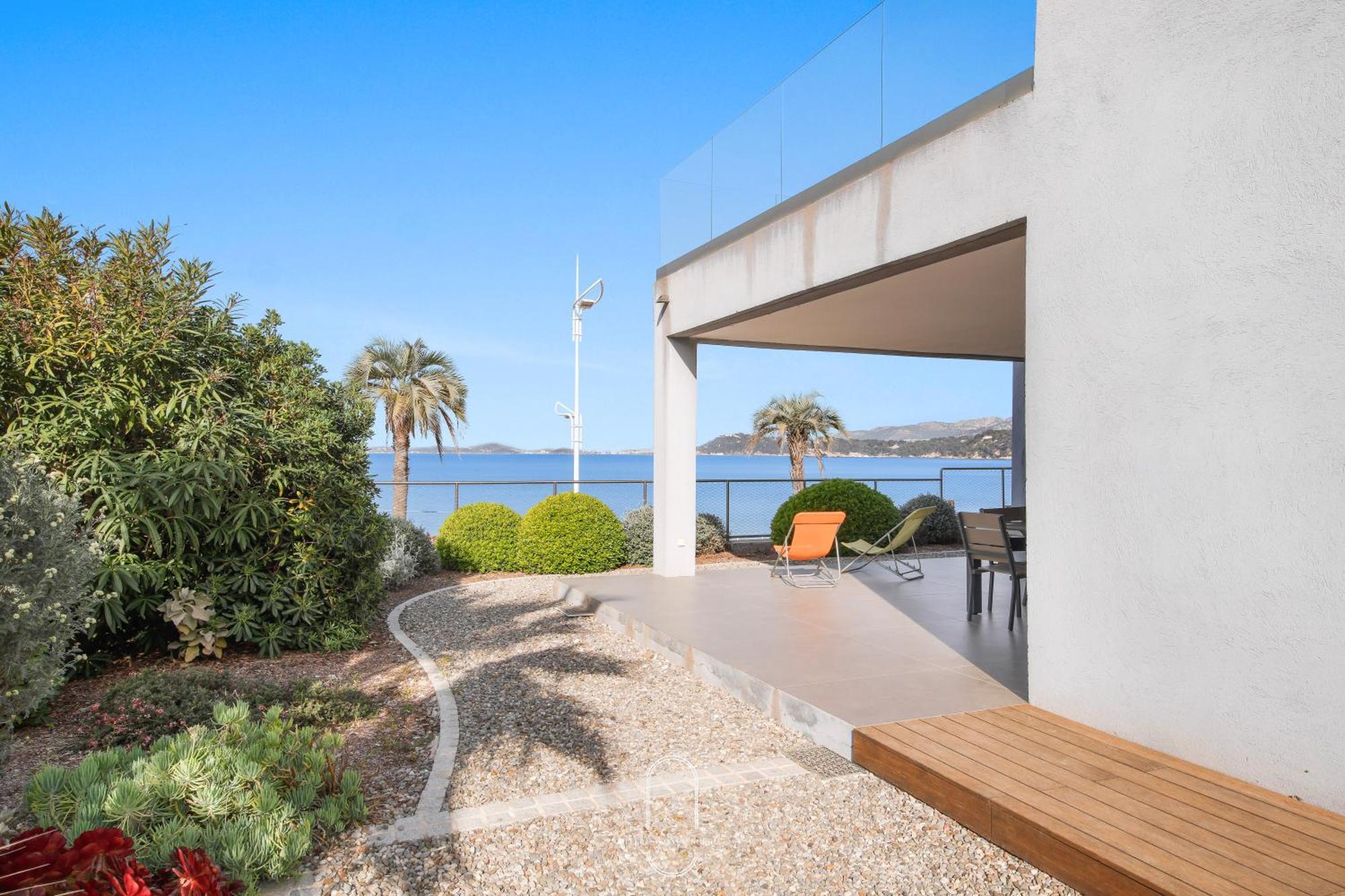 Villa Antoine Appartement Rdj Vue Mer Clim Wifi Parking Plage 50M La Garonne Le Pradet Bagian luar foto