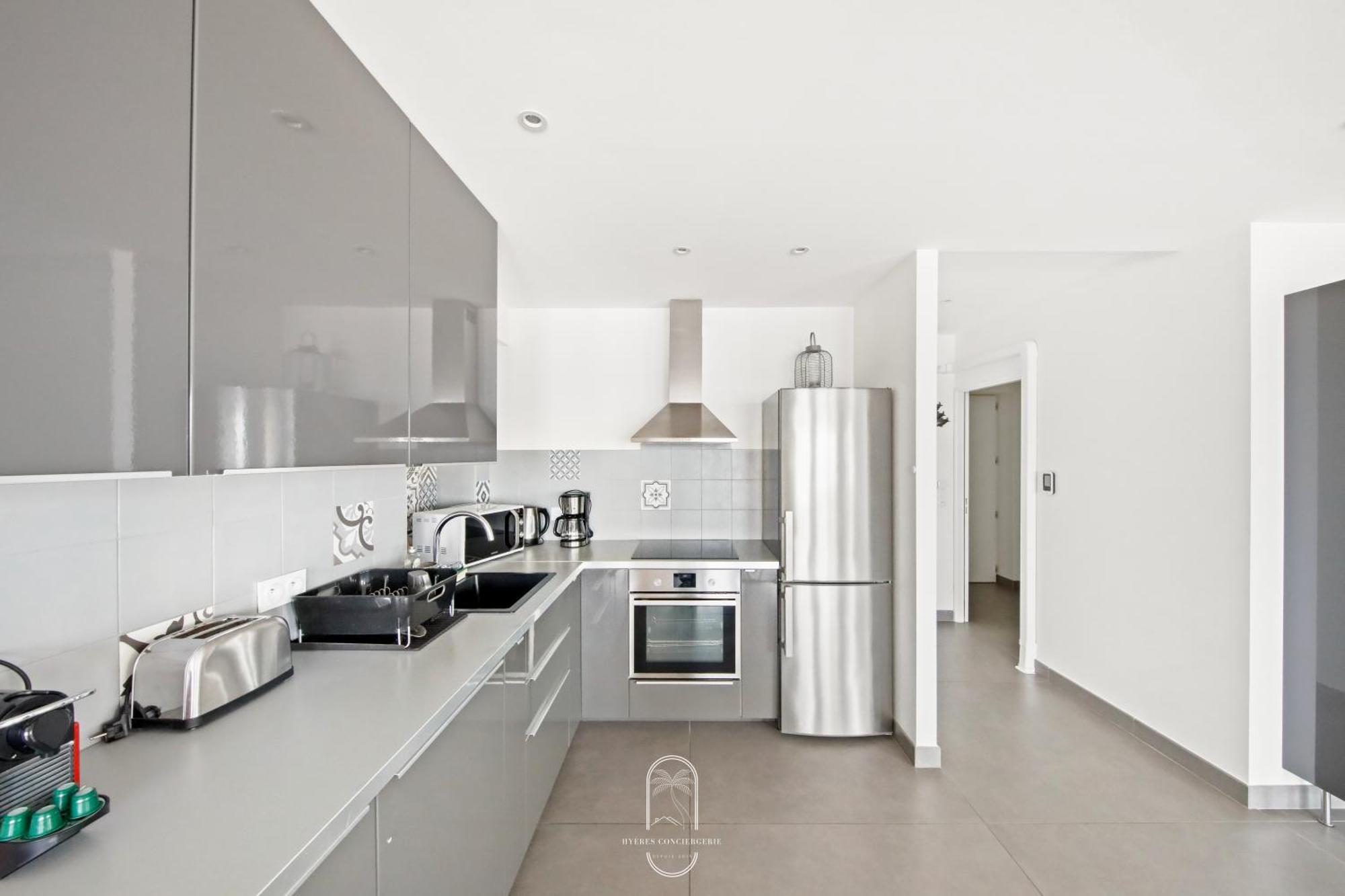 Villa Antoine Appartement Rdj Vue Mer Clim Wifi Parking Plage 50M La Garonne Le Pradet Bagian luar foto