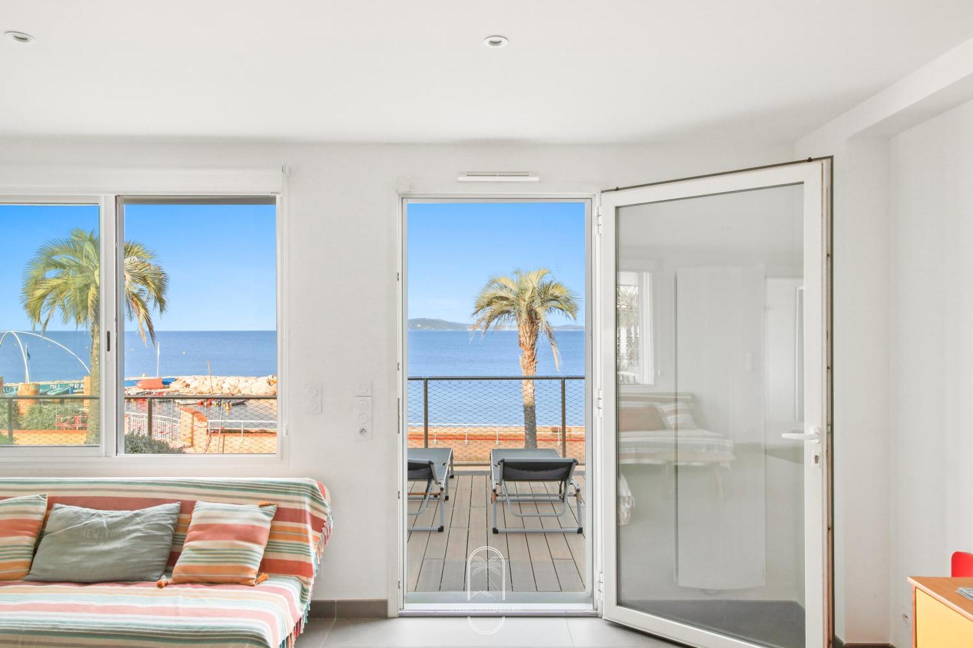 Villa Antoine Appartement Rdj Vue Mer Clim Wifi Parking Plage 50M La Garonne Le Pradet Bagian luar foto