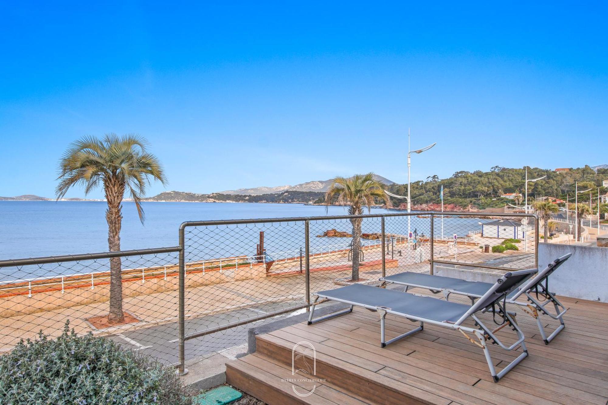 Villa Antoine Appartement Rdj Vue Mer Clim Wifi Parking Plage 50M La Garonne Le Pradet Bagian luar foto