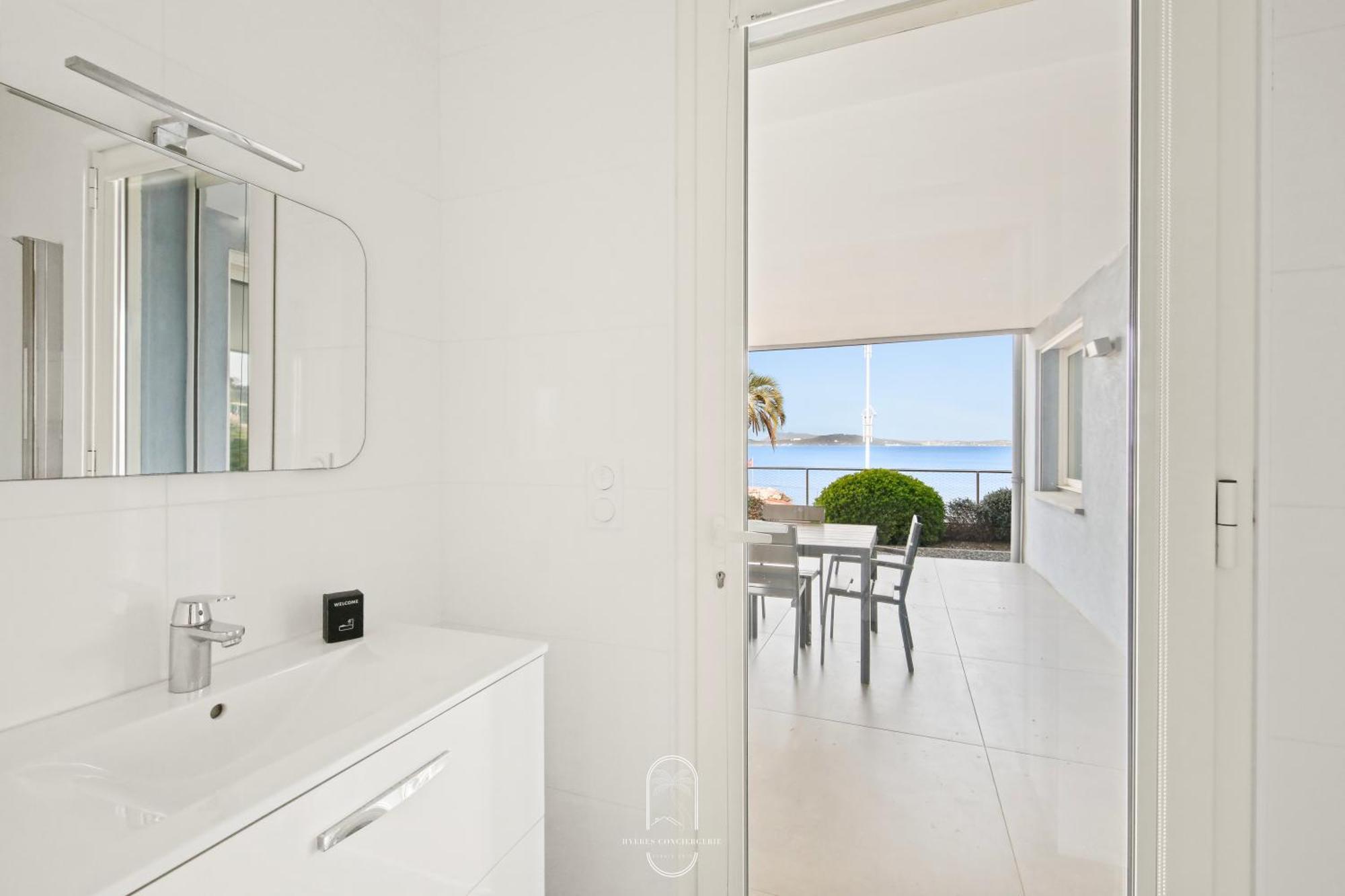Villa Antoine Appartement Rdj Vue Mer Clim Wifi Parking Plage 50M La Garonne Le Pradet Bagian luar foto