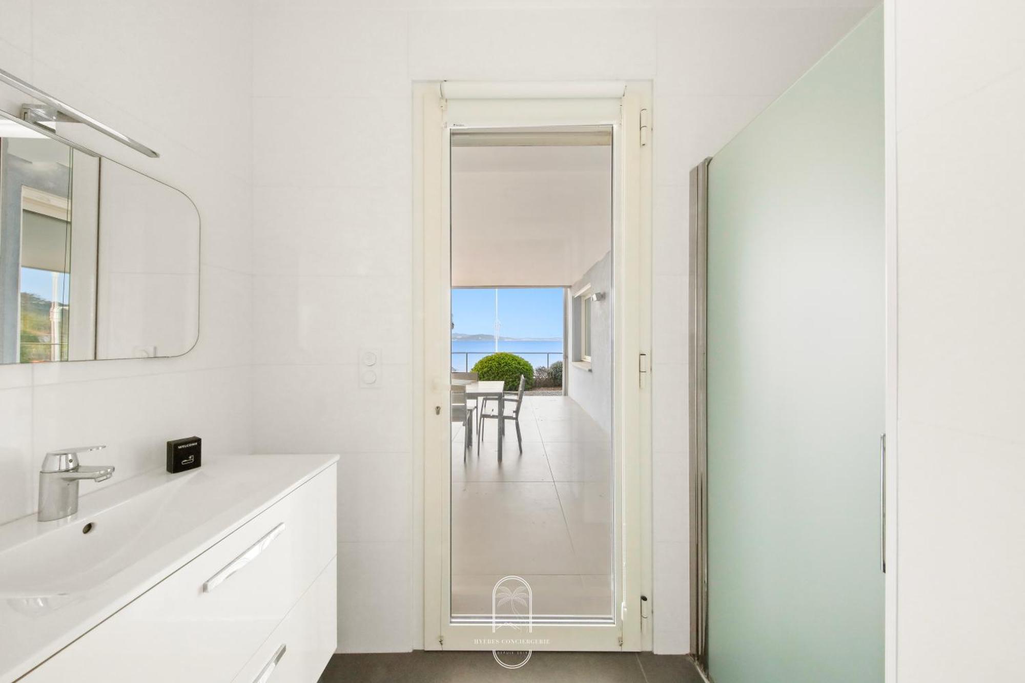 Villa Antoine Appartement Rdj Vue Mer Clim Wifi Parking Plage 50M La Garonne Le Pradet Bagian luar foto